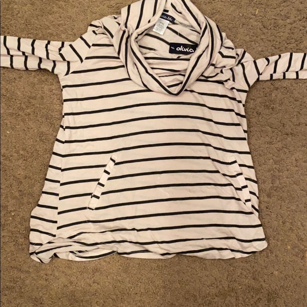 Olivia Blu Petite XL sweater shirt.
